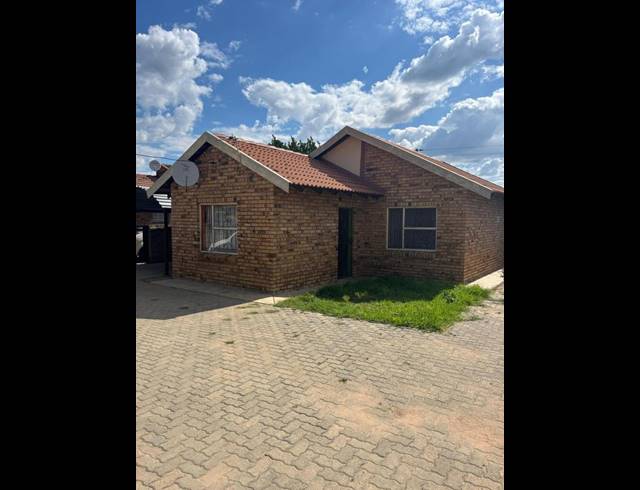 3 BEDROOM HOUSE FOR SALE IN MMABATHO 13